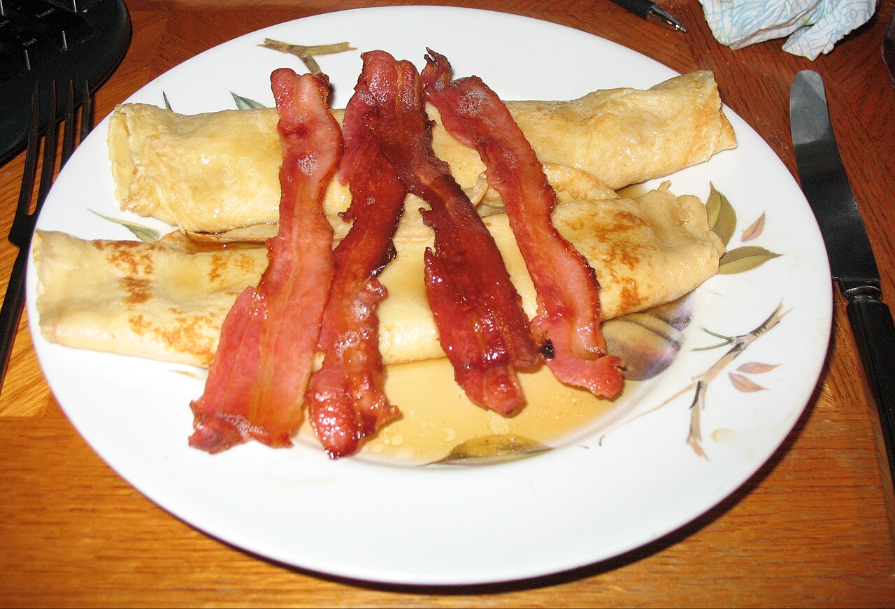 Panqueques con tocino y miel